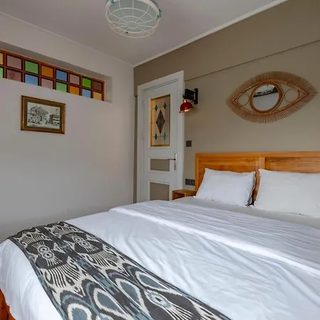 High-ceiling Beyoglu Apartment *