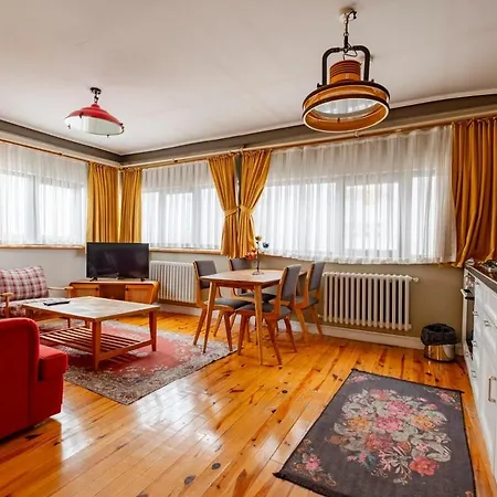 דירה High-ceiling Beyoglu *